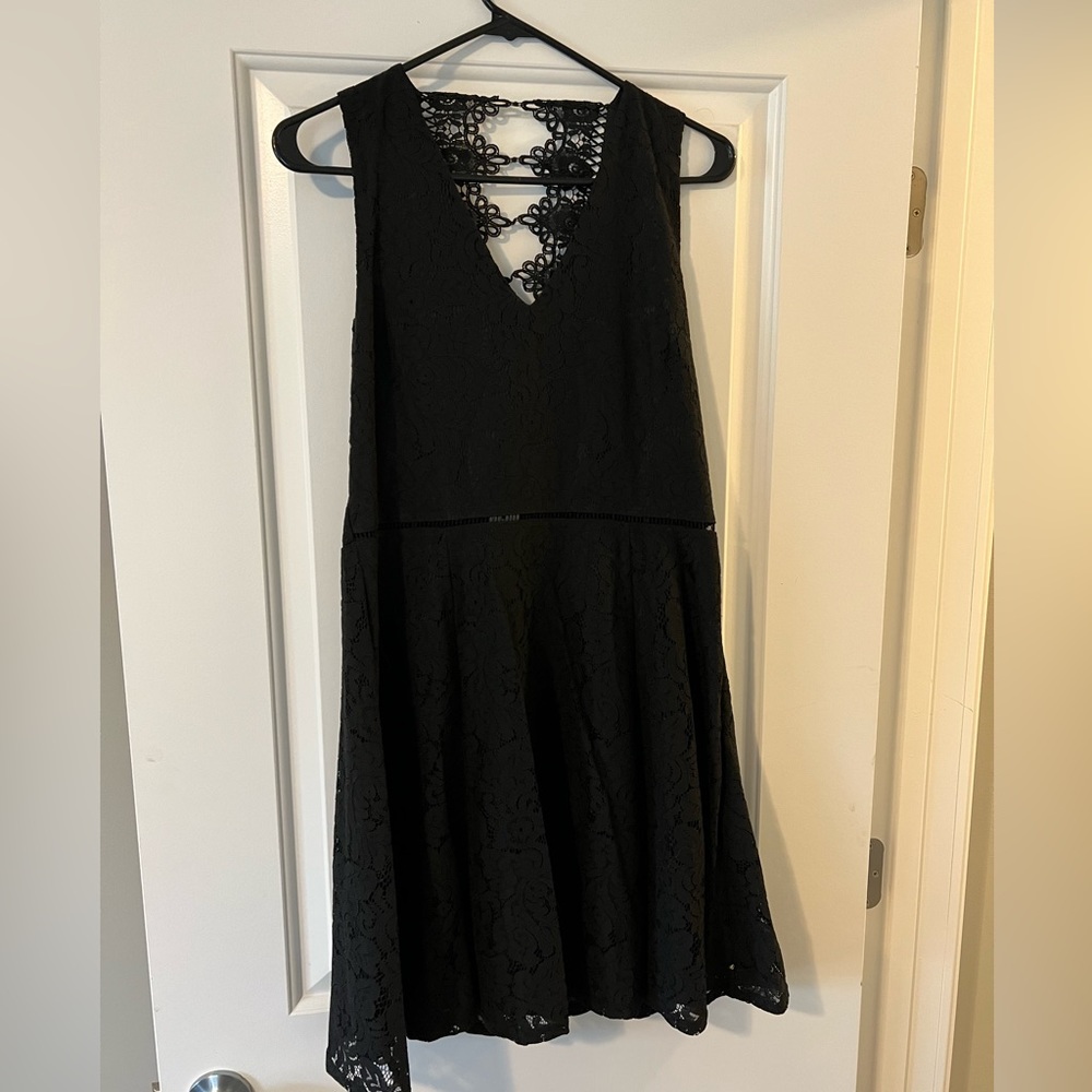 Black Dress - Floral Lace - L